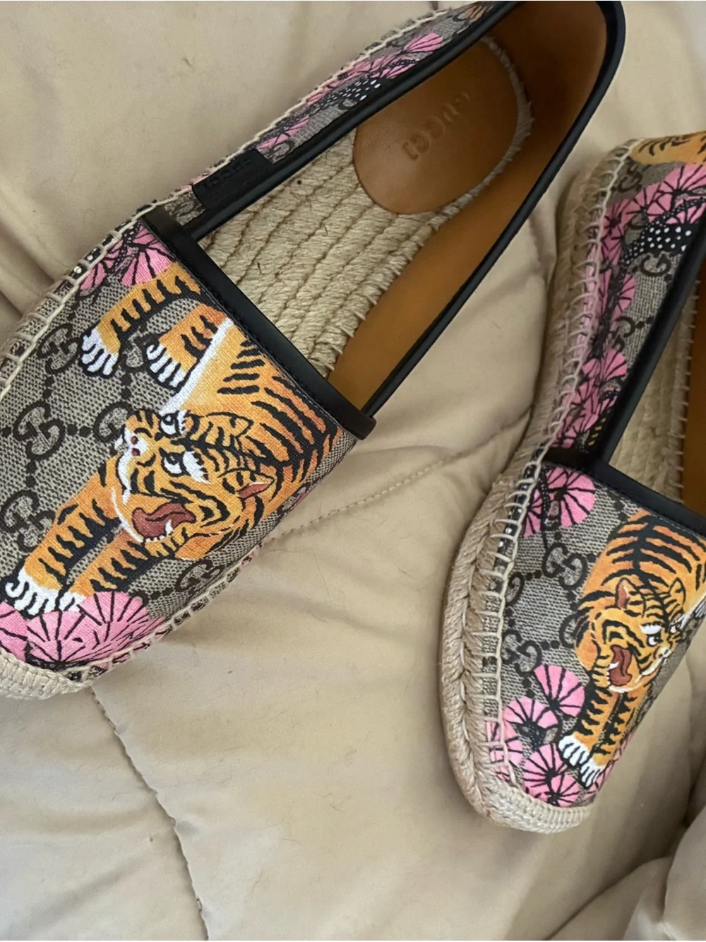 New Authentic Gucci Bengal Tiger Pink and Beige Textured Sole Espadrilles Size 7